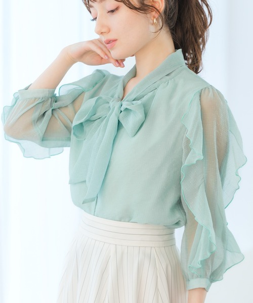 MISCH MASCH（ミッシュマッシュ）の「2026春夏新作 袖フリルラメシアーボウタイブラウス（シャツ/ブラウス・レディース・ピンク/ホワイト/グリーン・ﾌﾘ-）」の2枚目の写真