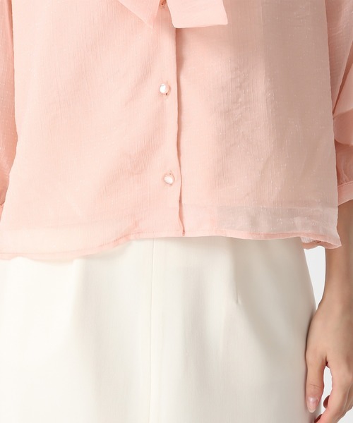 MISCH MASCH（ミッシュマッシュ）の「2026春夏新作 袖フリルラメシアーボウタイブラウス（シャツ/ブラウス・レディース・ピンク/ホワイト/グリーン・ﾌﾘ-）」の12枚目の写真