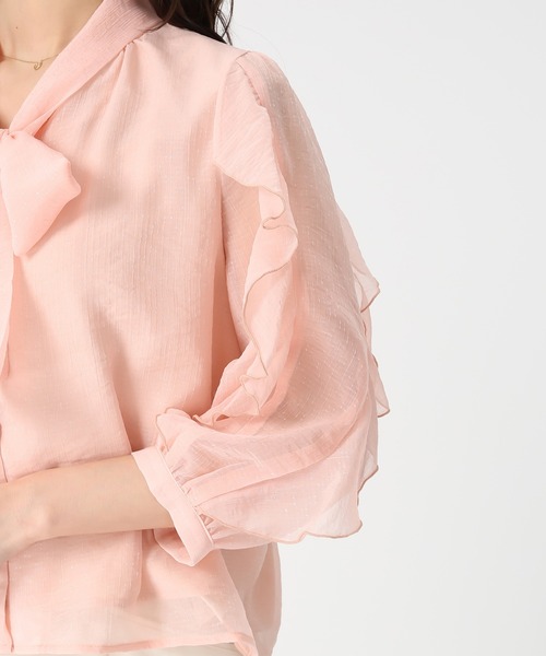 MISCH MASCH（ミッシュマッシュ）の「2026春夏新作 袖フリルラメシアーボウタイブラウス（シャツ/ブラウス・レディース・ピンク/ホワイト/グリーン・ﾌﾘ-）」の13枚目の写真