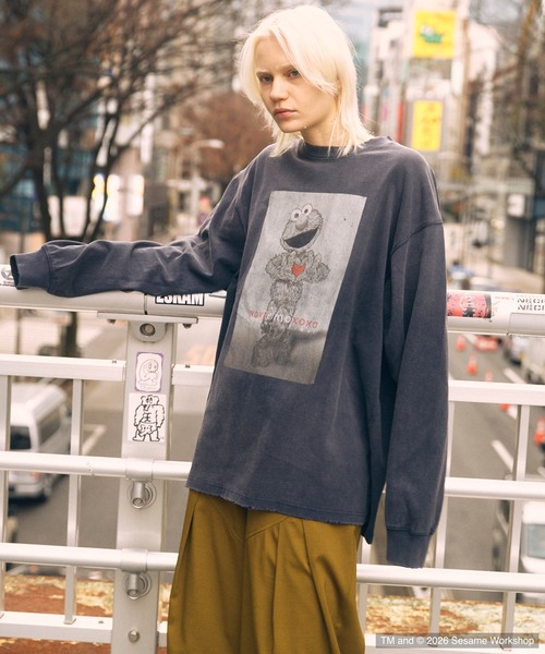 MAISON SPECIAL エルモ　長袖Tシャツ UNISEX》【MOVIE SERIES】「SESAME STREET」- Heart Elmo - Prime-Over