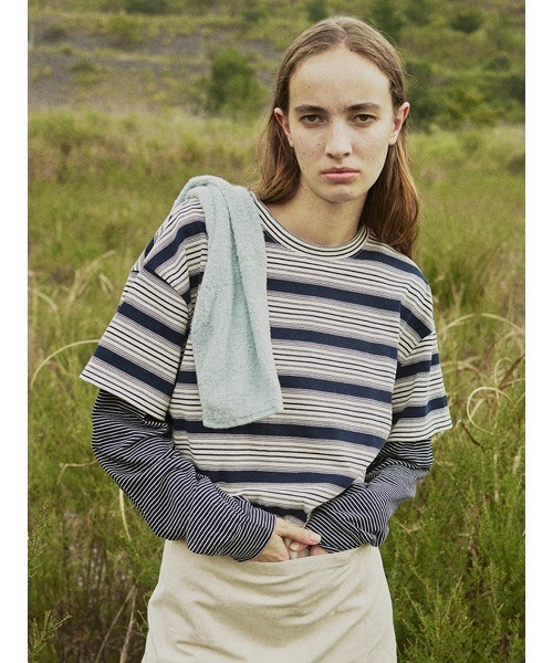 ELCHELE（エルチェレ）の「LAYERED BORDER LS TEE（Tシャツ/カットソー・レディース・ネイビー/ブラウン・FREE）」の2枚目の写真