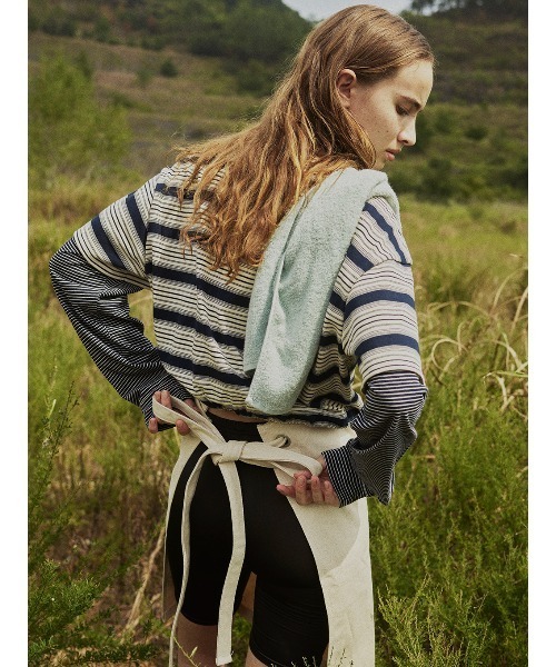 ELCHELE（エルチェレ）の「LAYERED BORDER LS TEE（Tシャツ/カットソー・レディース・ネイビー/ブラウン・FREE）」の10枚目の写真