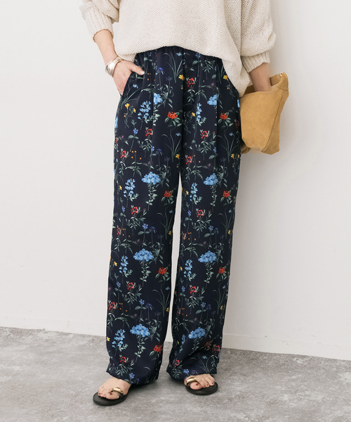 Spick & Span（スピックアンドスパン）の「TICCA / ティッカ 別注フラワープリントパンツ*（その他パンツ・レディース・ネイビー・FREE）」の4枚目の写真