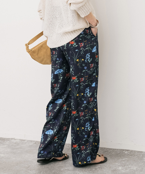 Spick & Span（スピックアンドスパン）の「TICCA / ティッカ 別注フラワープリントパンツ*（その他パンツ・レディース・ネイビー・FREE）」の5枚目の写真