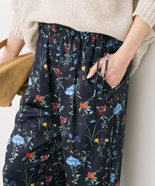 Spick & Span（スピックアンドスパン）の「TICCA / ティッカ 別注フラワープリントパンツ*（その他パンツ・レディース・ネイビー・FREE）」の7枚目の写真