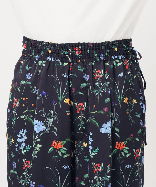 Spick & Span（スピックアンドスパン）の「TICCA / ティッカ 別注フラワープリントパンツ*（その他パンツ・レディース・ネイビー・FREE）」の15枚目の写真