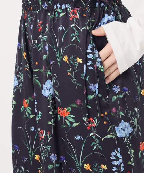 Spick & Span（スピックアンドスパン）の「TICCA / ティッカ 別注フラワープリントパンツ*（その他パンツ・レディース・ネイビー・FREE）」の17枚目の写真