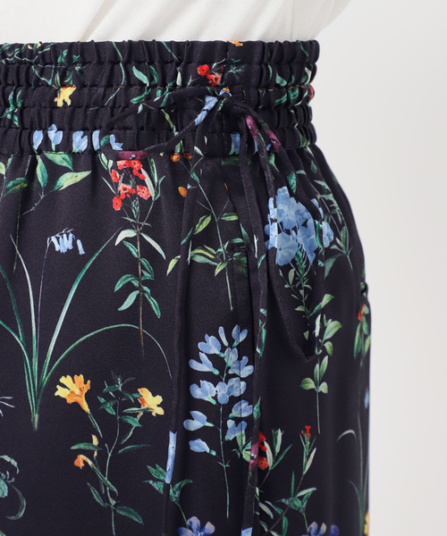 Spick & Span（スピックアンドスパン）の「TICCA / ティッカ 別注フラワープリントパンツ*（その他パンツ・レディース・ネイビー・FREE）」の19枚目の写真