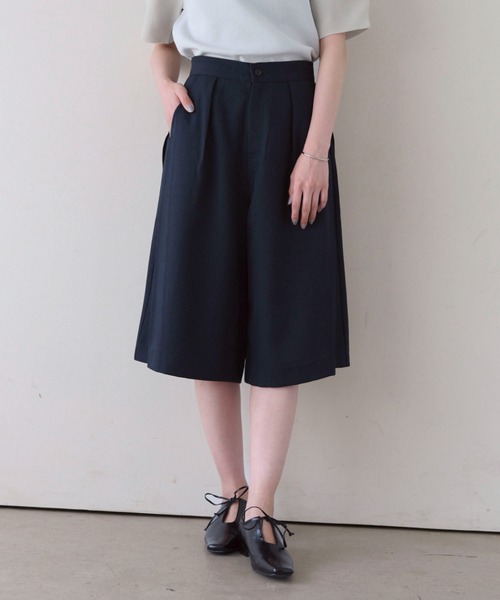SOYEN(ソイエン)の「リネンライクバミューダタックハーフパンツ/セットアップ可(その他パンツ・レディース・ネイビー/ブラウン・F)」の1枚目の写真