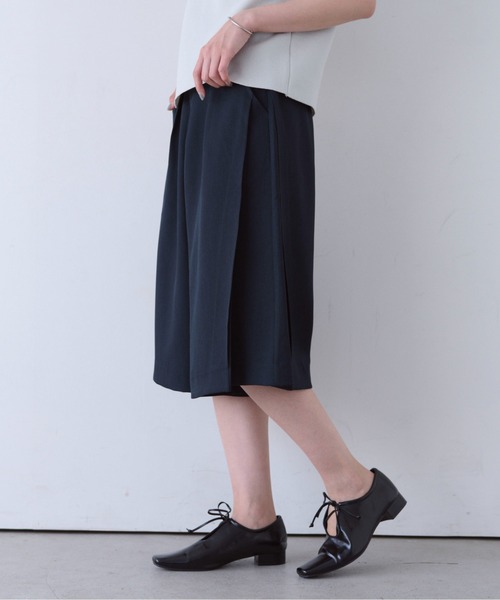 SOYEN(ソイエン)の「リネンライクバミューダタックハーフパンツ/セットアップ可(その他パンツ・レディース・ネイビー/ブラウン・F)」の11枚目の写真