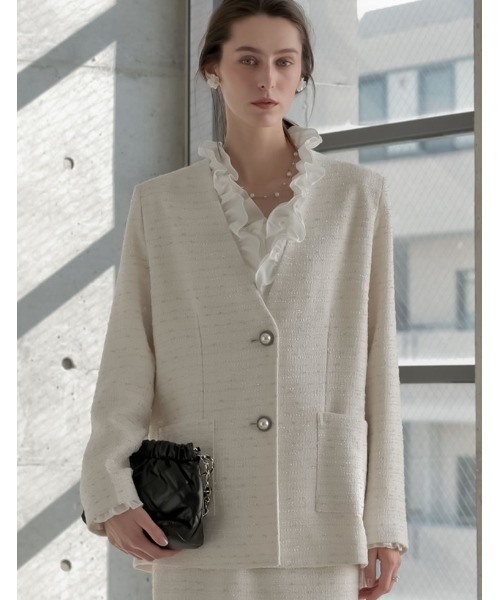 MEISM（ミズム）の「[2026S/S COLLECTION][MEISM by Re:EDIT]ラメツイードVネックノーカラーオーバージャケット（ノーカラージャケット・レディース・ホワイト/ブラック・LARGE/MEDIUM）」の2枚目の写真