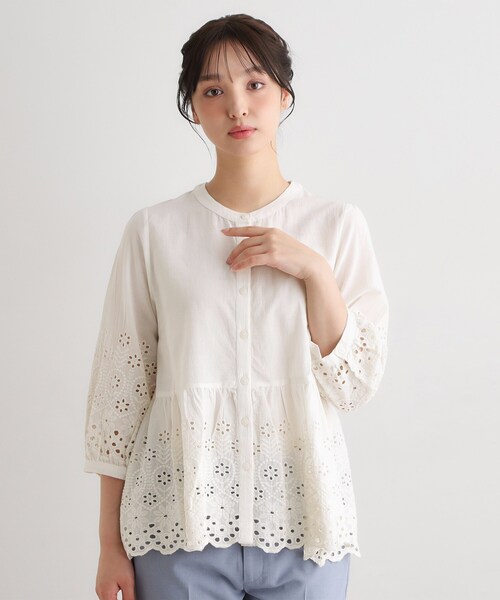 LAURA ASHLEY(ローラアシュレイ)の「【羽織に使える/コットン100%】キャンブリックカットワークブラウス(シャツ/ブラウス・レディース・ネイビー/オフホワイト/グリーン系・40/38)」の4枚目の写真
