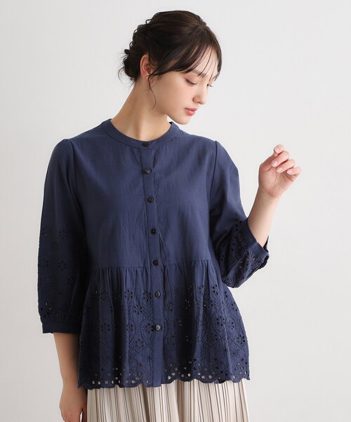 LAURA ASHLEY(ローラアシュレイ)の「【羽織に使える/コットン100%】キャンブリックカットワークブラウス(シャツ/ブラウス・レディース・ネイビー/オフホワイト/グリーン系・40/38)」の12枚目の写真
