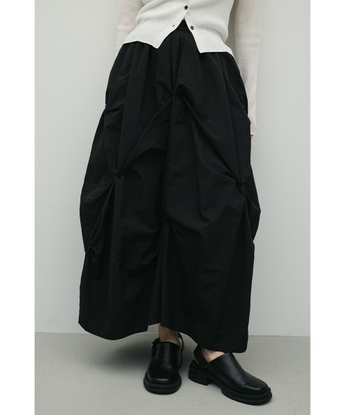 STYLEMIXER(スタイルミキサー)の「ツイストタッキングスカート(スカート・レディース・ブラック/ホワイト・SMALL/MEDIUM)」の2枚目の写真