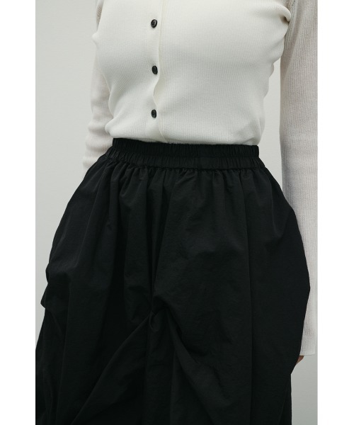 STYLEMIXER(スタイルミキサー)の「ツイストタッキングスカート(スカート・レディース・ブラック/ホワイト・SMALL/MEDIUM)」の18枚目の写真