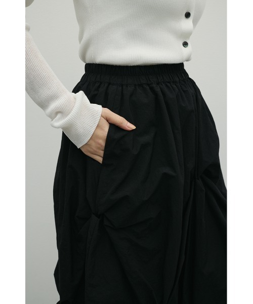 STYLEMIXER(スタイルミキサー)の「ツイストタッキングスカート(スカート・レディース・ブラック/ホワイト・SMALL/MEDIUM)」の19枚目の写真