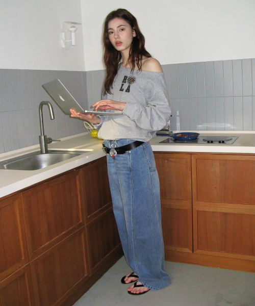ROLAROLA(ロラロラ)の「I LOVE ROLA OFF SHOULDER SWEATSHIRT M/GRAY(スウェット・レディース・ヘザーグレー・FREE)」の2枚目の写真