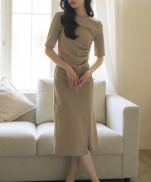 NEUNA(ヌナ)の「【韓国select item】ドレープウエストミディワンピース(ワンピース・レディース・ベージュ/ブラック・FREE)」の1枚目の写真