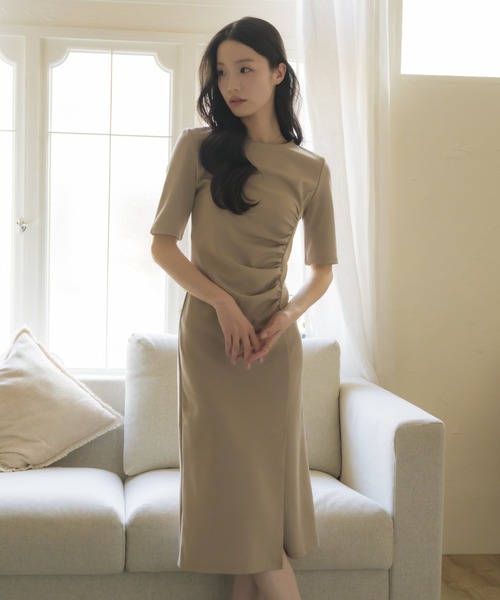 NEUNA(ヌナ)の「【韓国select item】ドレープウエストミディワンピース(ワンピース・レディース・ベージュ/ブラック・FREE)」の5枚目の写真