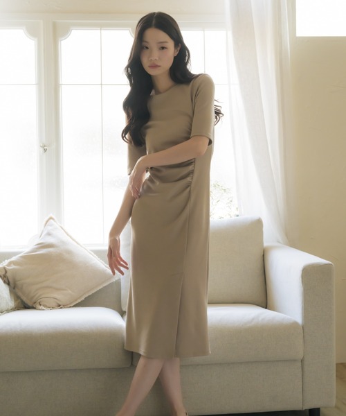 NEUNA(ヌナ)の「【韓国select item】ドレープウエストミディワンピース(ワンピース・レディース・ベージュ/ブラック・FREE)」の11枚目の写真