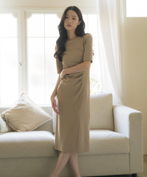 NEUNA(ヌナ)の「【韓国select item】ドレープウエストミディワンピース(ワンピース・レディース・ベージュ/ブラック・FREE)」の21枚目の写真