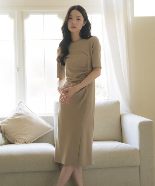 NEUNA(ヌナ)の「【韓国select item】ドレープウエストミディワンピース(ワンピース・レディース・ベージュ/ブラック・FREE)」の22枚目の写真
