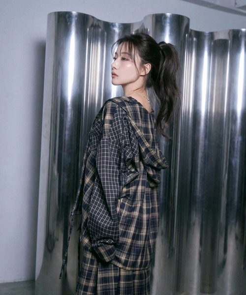 ANDGEEBEE(アンジービー)の「ドッキングチェックフーディシャツ(シャツ/ブラウス・レディース・ネイビー/ブラック・FREE)」の6枚目の写真