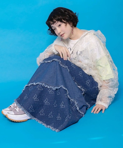 ScoLar（スカラー）の「ScoLar(スカラー) 蝶刺繍or配色 スパイラル切替フリンジデニムスカート（デニムスカート・レディース・ネイビー・MEDIUM）」の4枚目の写真