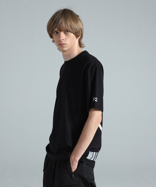Y-3(ワイスリー)の「Y-3 MERCEDES - AMG PETRONAS FORMULA 1 TEAM CHAOS LOGO SHORT SLEEVE TEE(Tシャツ/カットソー・メンズ・ブラック・X-SMALL/SMALL/MEDIUM/LARGE/X-LARGE/XX-LARGE/XX-SMALL)」の4枚目の写真