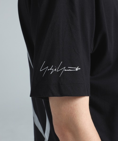 Y-3(ワイスリー)の「Y-3 MERCEDES - AMG PETRONAS FORMULA 1 TEAM CHAOS LOGO SHORT SLEEVE TEE(Tシャツ/カットソー・メンズ・ブラック・X-SMALL/SMALL/MEDIUM/LARGE/X-LARGE/XX-LARGE/XX-SMALL)」の9枚目の写真