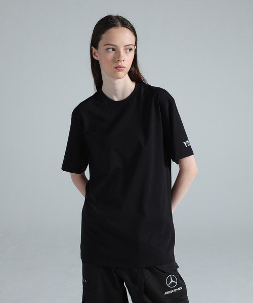 Y-3(ワイスリー)の「Y-3 MERCEDES - AMG PETRONAS FORMULA 1 TEAM CHAOS LOGO SHORT SLEEVE TEE(Tシャツ/カットソー・メンズ・ブラック・X-SMALL/SMALL/MEDIUM/LARGE/X-LARGE/XX-LARGE/XX-SMALL)」の2枚目の写真