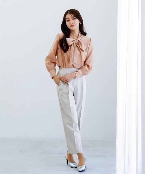 White Collection（ホワイトコレクション）の「【サステナブル素材】オックスシャンブレー・ソフトテーパードパンツ（その他パンツ・レディース・ライトグレー/ブラック・S/M/L）」の5枚目の写真