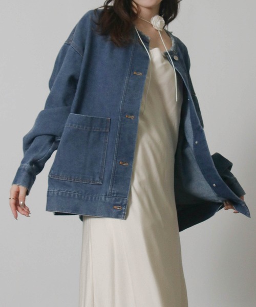 NYLAUS(ナイラス)の「【SG】ノーカラーオーバーサイズデニムジャケット Gジャン ボリューム袖 カットオフ(デニムジャケット・レディース・ライトブルー/ブラック/ブルー・L)」の3枚目の写真