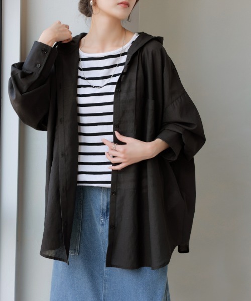 HUG.U(ハグユー)の「こなれ度抜群。 フード付きシアーシャツ(パーカー・レディース・ライトピンク/ブラック/ホワイト/ブルー・FREE)」の1枚目の写真