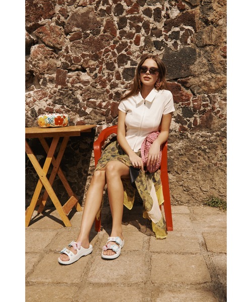 crocs(クロックス)の「クロックス サタデー エナメル バックル サンダル W / crocs SaturdayEnamelBuckleSandalW(サンダル・レディース・ライトブルー/アイボリー・25cm/24cm/23cm/22cm/27cm/26cm/21cm)」の8枚目の写真