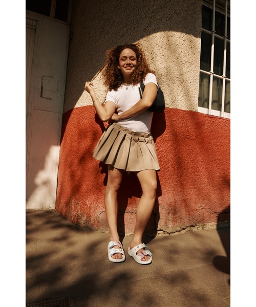 crocs(クロックス)の「クロックス サタデー エナメル バックル サンダル W / crocs SaturdayEnamelBuckleSandalW(サンダル・レディース・ライトブルー/アイボリー・25cm/24cm/23cm/22cm/27cm/26cm/21cm)」の10枚目の写真