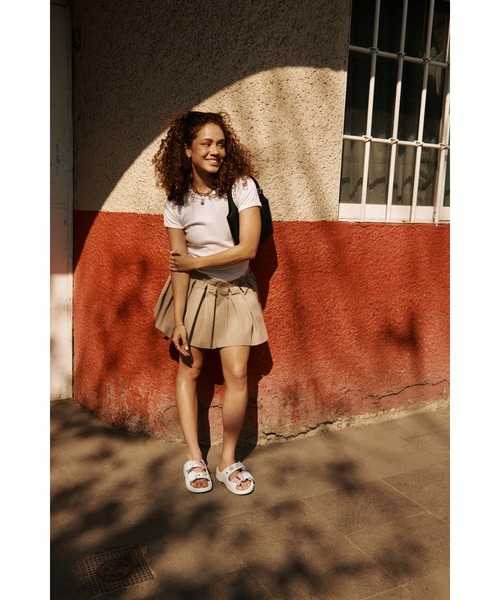 crocs(クロックス)の「クロックス サタデー エナメル バックル サンダル W / crocs SaturdayEnamelBuckleSandalW(サンダル・レディース・ライトブルー/アイボリー・25cm/24cm/23cm/22cm/27cm/26cm/21cm)」の11枚目の写真