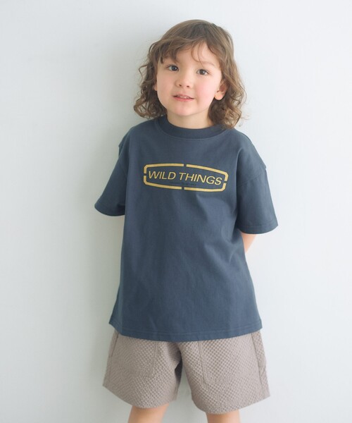 WILD THINGS(ワイルドシングス)の「【別注】<WILD THINGS> ロゴ ショートスリーブ Tシャツ / キッズ 110cm-130cm(Tシャツ/カットソー・キッズ・ホワイト/ブラック/ネイビー・XS(110-120cm)/S(120-130cm))」の1枚目の写真