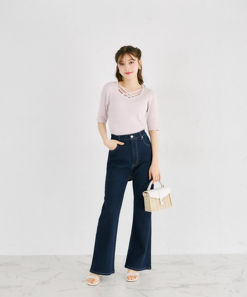 tocco closet（トッコ　クローゼット）の「バックシアーリボン付きセミフレアストレッチデニムパンツ（デニムパンツ・レディース・インディゴブルー/ライトブルー・M）」の13枚目の写真