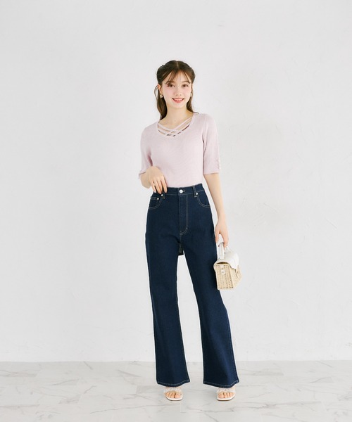 tocco closet（トッコ　クローゼット）の「バックシアーリボン付きセミフレアストレッチデニムパンツ（デニムパンツ・レディース・インディゴブルー/ライトブルー・M）」の14枚目の写真