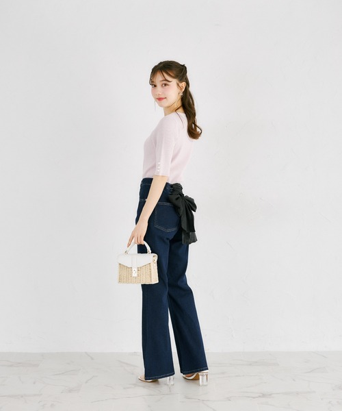 tocco closet（トッコ　クローゼット）の「バックシアーリボン付きセミフレアストレッチデニムパンツ（デニムパンツ・レディース・インディゴブルー/ライトブルー・M）」の15枚目の写真