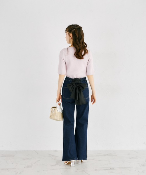 tocco closet（トッコ　クローゼット）の「バックシアーリボン付きセミフレアストレッチデニムパンツ（デニムパンツ・レディース・インディゴブルー/ライトブルー・M）」の16枚目の写真