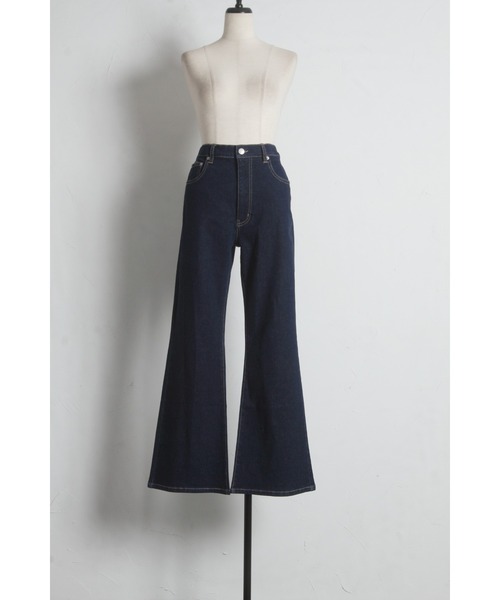 tocco closet（トッコ　クローゼット）の「バックシアーリボン付きセミフレアストレッチデニムパンツ（デニムパンツ・レディース・インディゴブルー/ライトブルー・M）」の19枚目の写真