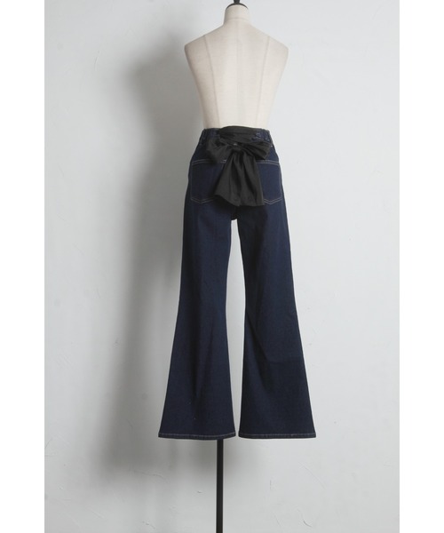 tocco closet（トッコ　クローゼット）の「バックシアーリボン付きセミフレアストレッチデニムパンツ（デニムパンツ・レディース・インディゴブルー/ライトブルー・M）」の20枚目の写真