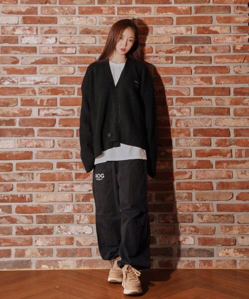 AOG PROJECT(エイオージープロジェクト)の「シグネチャーカーゴパンツ(ブラック)(その他パンツ・メンズ・ブラック・LARGE/X-LARGE)」の2枚目の写真