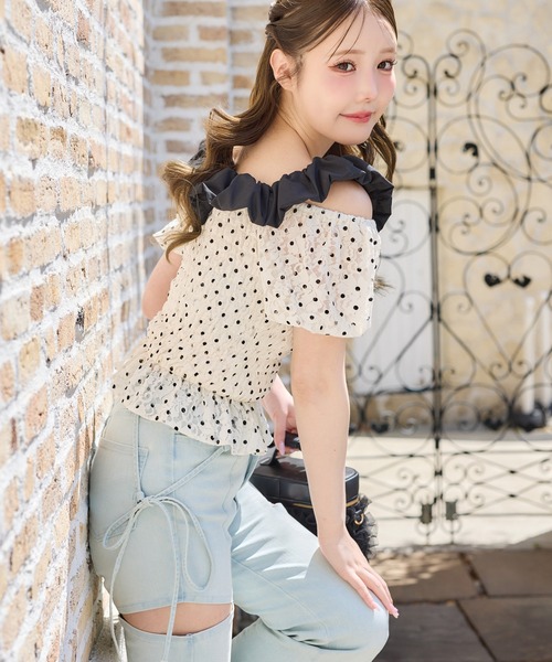 one after another NICE CLAUP(ワンアフターアナザーナイスクラップ)の「2WAYシャーリングブラウス(シャツ/ブラウス・レディース・ブラック系その他/ホワイト系その他/ブラック・FREE)」の15枚目の写真