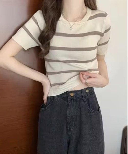 tunee（チュニー）の「レディース ショート丈ニット(BDS)（Tシャツ/カットソー・レディース・ベージュ/ネイビー/グリーン/ブラック・FREE）」の7枚目の写真