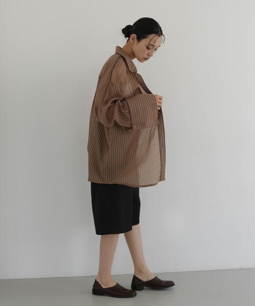 hellam(へラム)の「配色パイピング オーバーサイズシアーシャツ(Tシャツ/カットソー・レディース・ホワイト/ブルー/イエロー/ブラウン・FREE)」の11枚目の写真