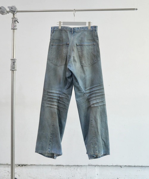 NVRFRGT（ネヴァーフォーゲット）の「3D TWISTED WIDE LEG JEANS（デニムパンツ・メンズ・インディゴブルー・1/2/3）」の2枚目の写真