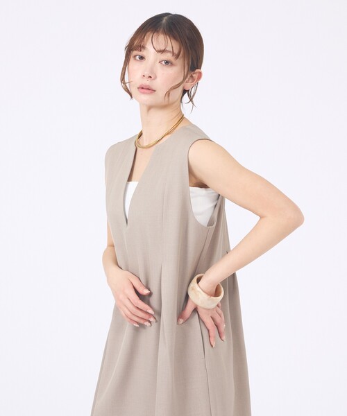 abahouse mavie（アバハウスマヴィ）の「【着痩せシルエット】ウェストタックジャンパースカート（ワンピース・レディース・ベージュ/ブラック/グレー・フリー）」の6枚目の写真